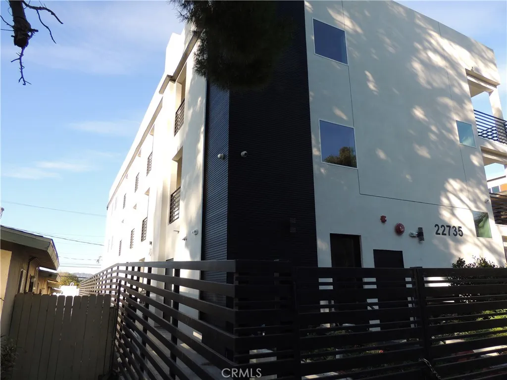 Additional image 18 of 22735 Del Valle Street Unit 2, Woodland Hills, CA 91364