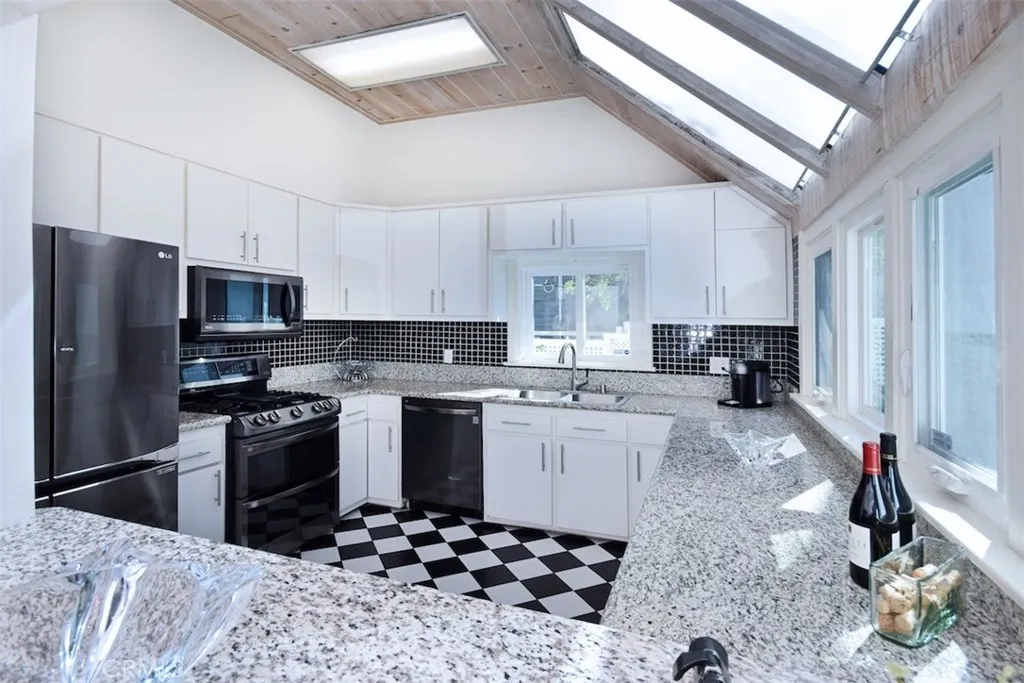 Additional image 32 of 15128 Valley Vista Boulevard, Sherman Oaks, CA 91403