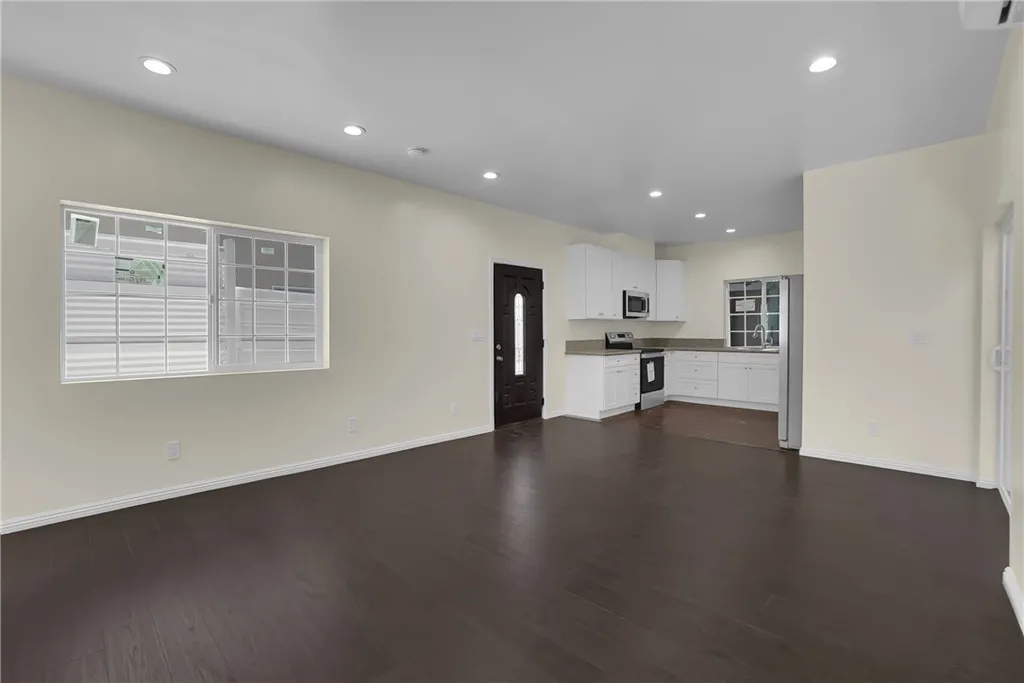 Additional image 8 of 23393 Schoolcraft Street, West Hills, CA 91307
