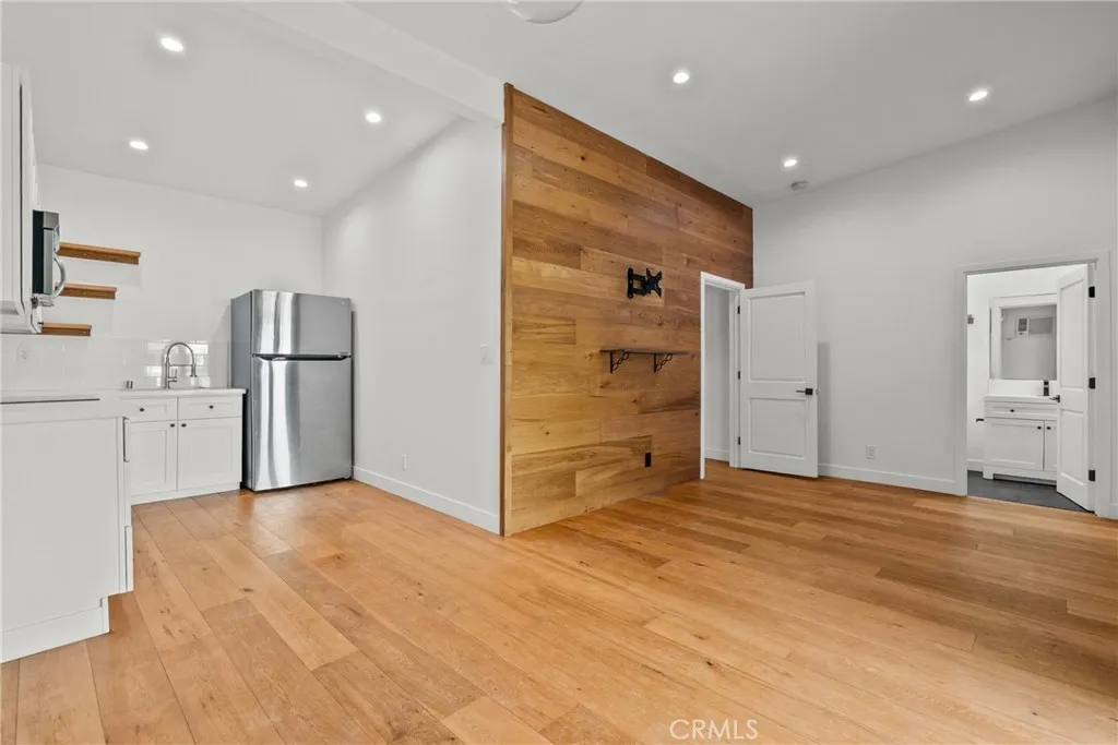 Additional image 117 of 23036 Burbank Blvd, Woodland Hills, CA 91367