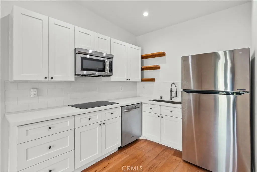 Additional image 123 of 23036 Burbank Blvd, Woodland Hills, CA 91367