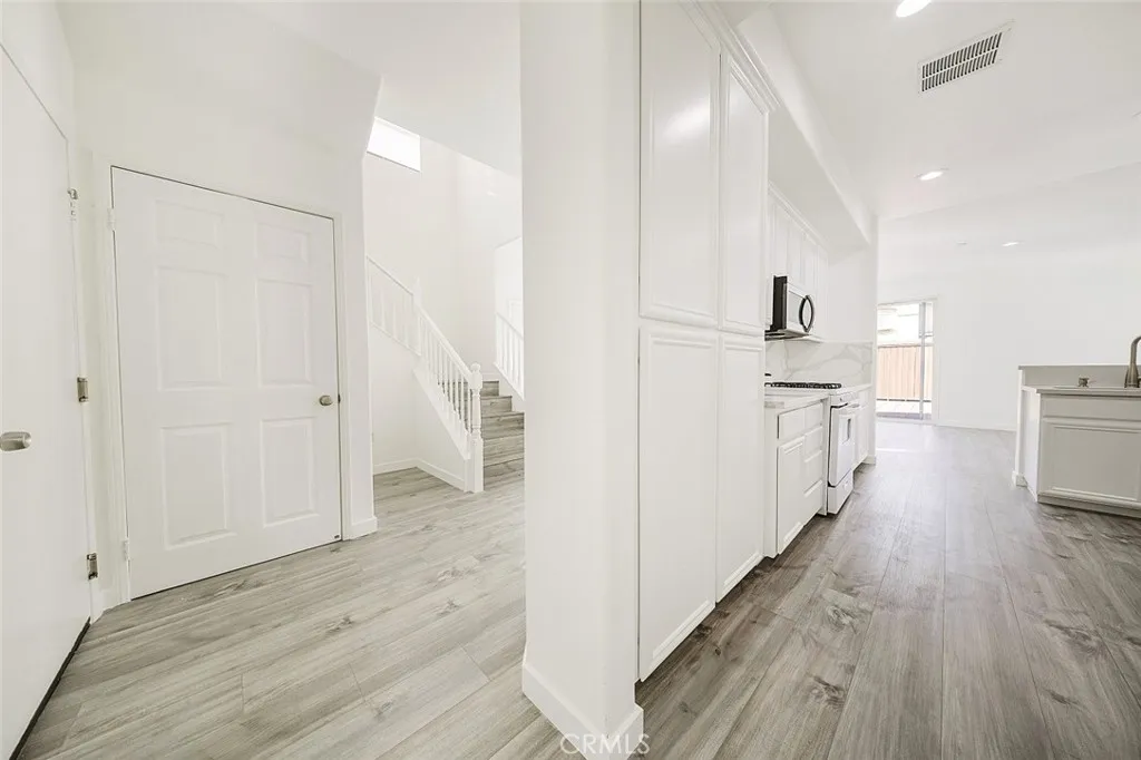 Additional image 13 of 8537 Thunderbird, North Hills, CA 91343