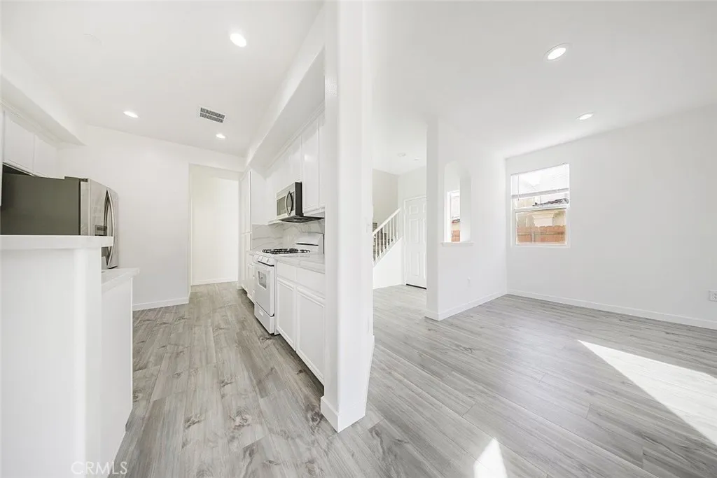 Additional image 33 of 8537 Thunderbird, North Hills, CA 91343