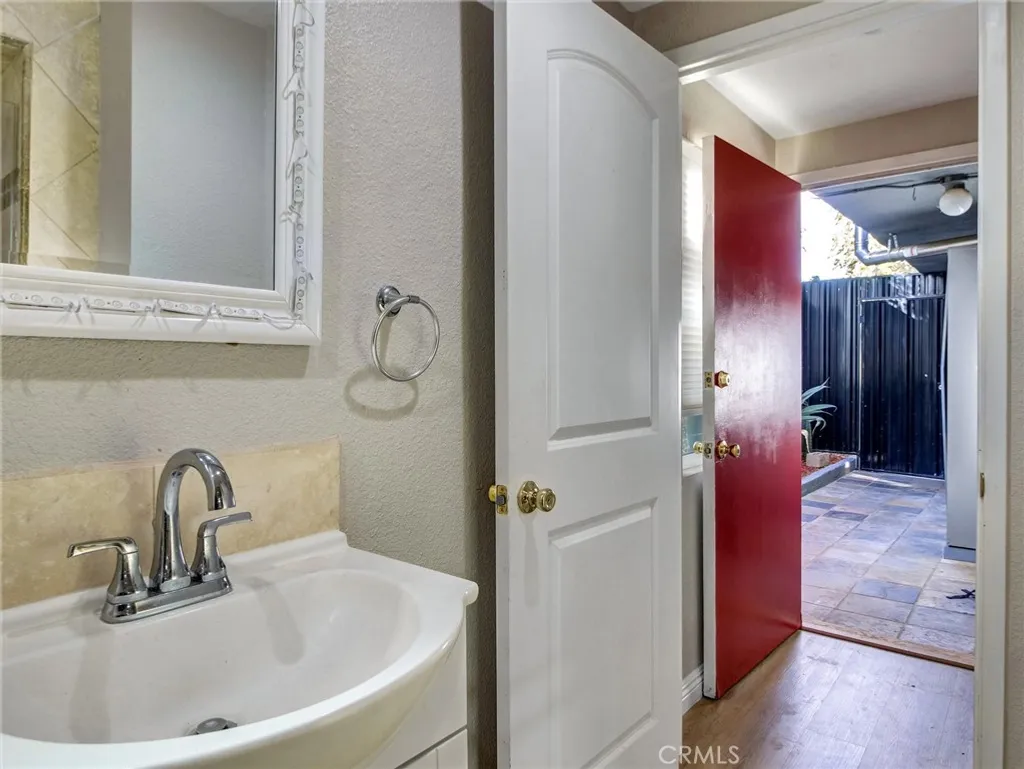 Additional image 20 of 985 Dexter Street, Los Angeles, CA 90042