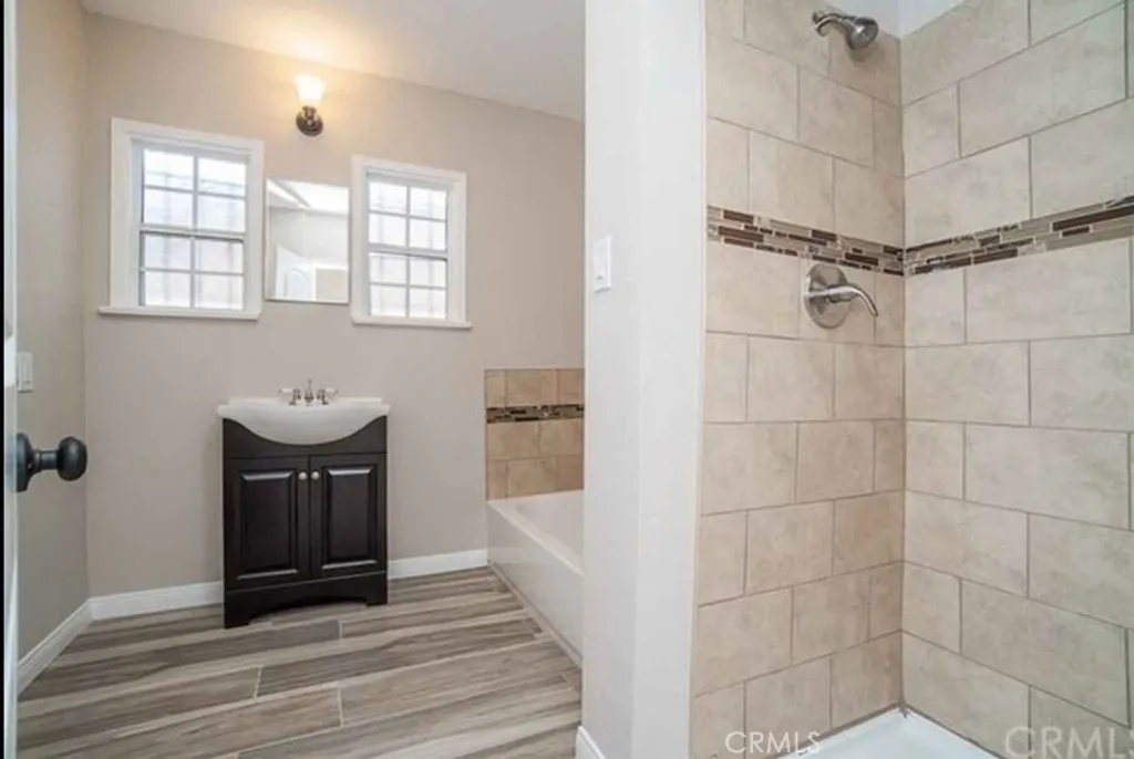 Additional image 14 of 636 W 107th St, Los Angeles, CA 90044