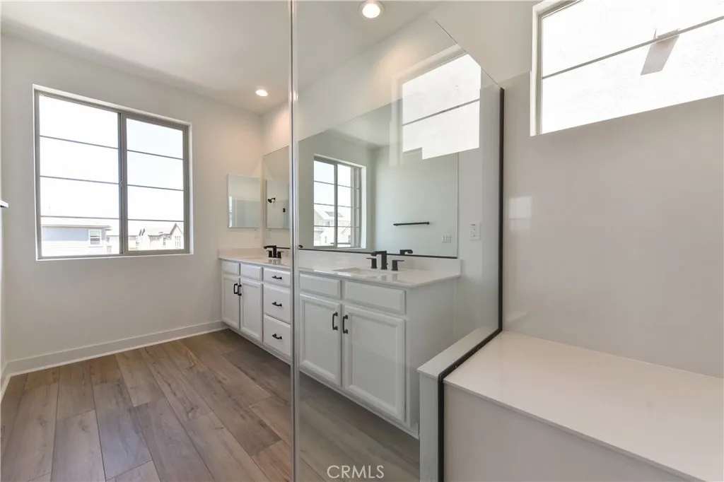 Additional image 29 of 162 Pattern, Irvine, CA 92618