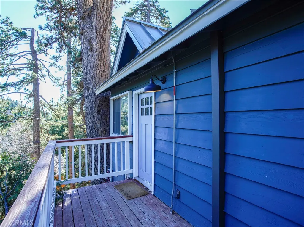 Additional image 2 of 810 W Victoria Court, Lake Arrowhead, CA 92352
