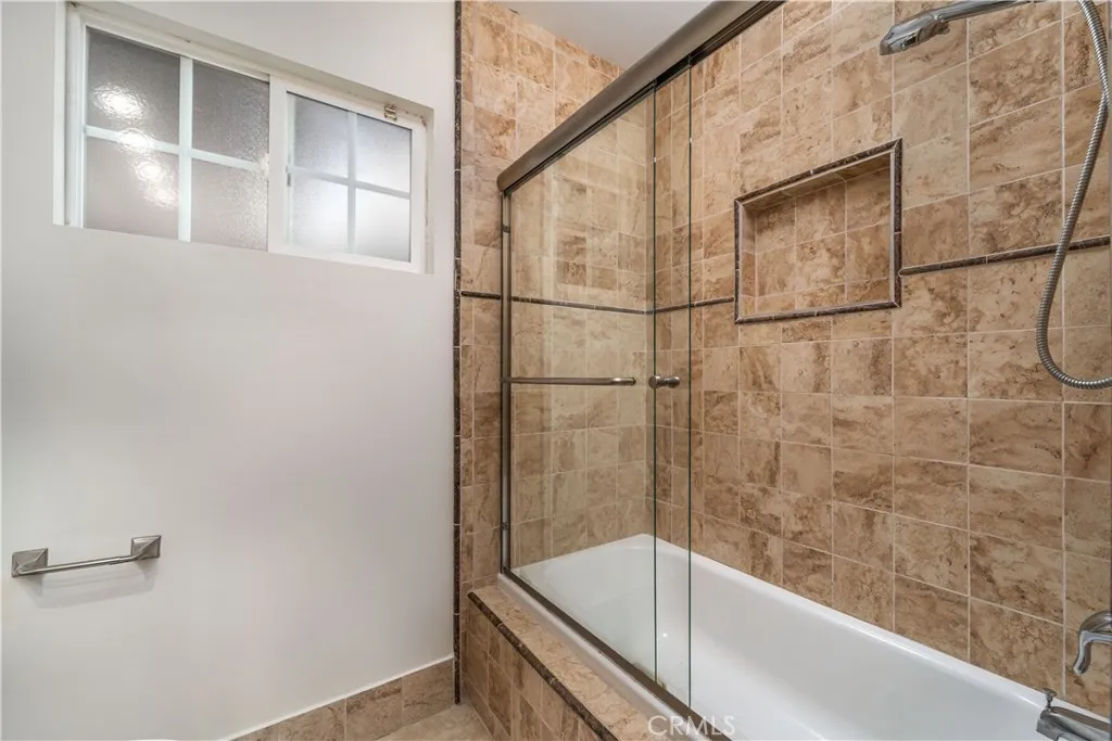 Additional image 16 of 21711 Mulholland, Woodland Hills, CA 91364