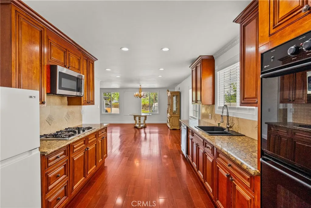 Additional image 82 of 23036 Burbank Blvd, Woodland Hills, CA 91367