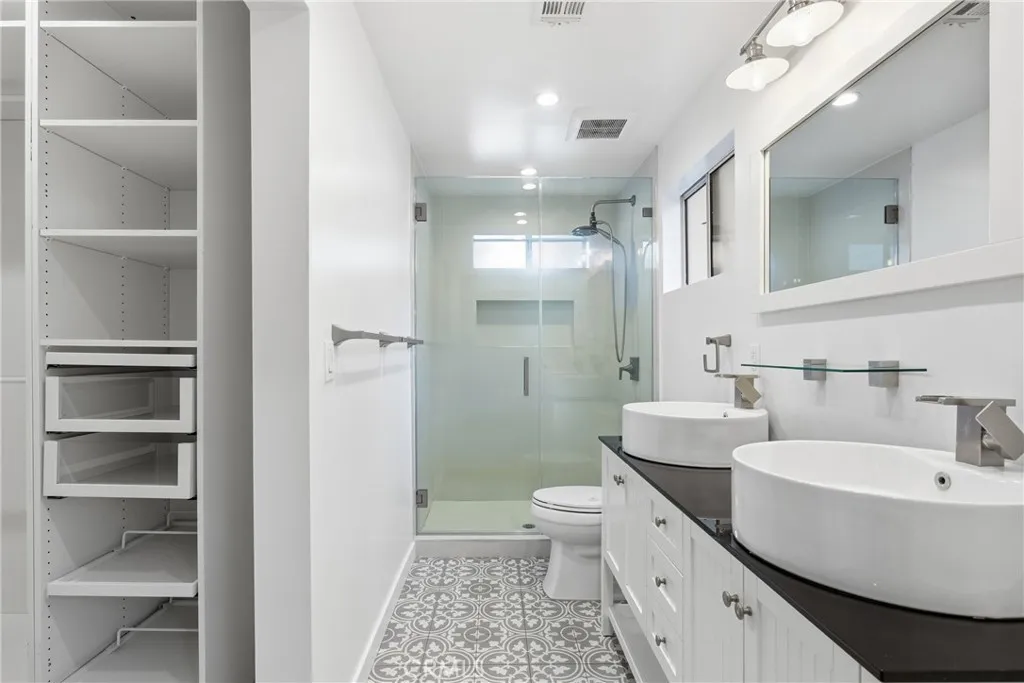 Additional image 16 of 17546 Kittridge, Lake Balboa, CA 91406