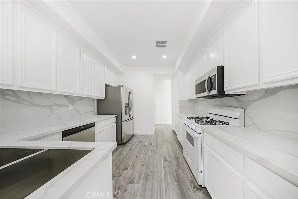 Additional image 10 of 8537 Thunderbird, North Hills, CA 91343