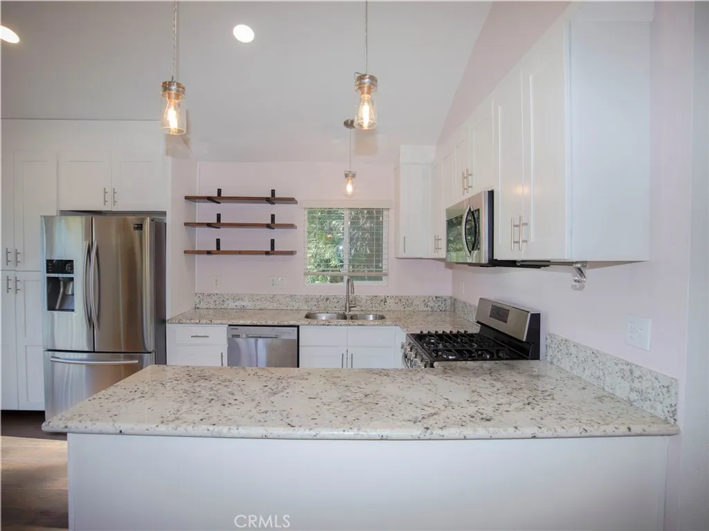 Additional image 12 of 810 W Victoria Court, Lake Arrowhead, CA 92352