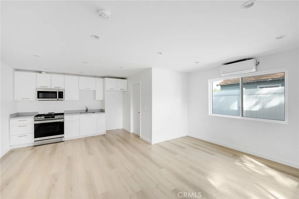 Additional image 3 of 10331 Scoville Avenue, Sunland, CA 91040