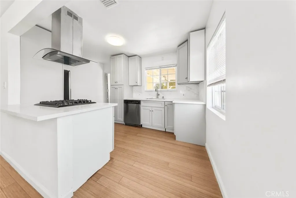 Additional image 61 of 19148 Saticoy Street, Reseda, CA 91335