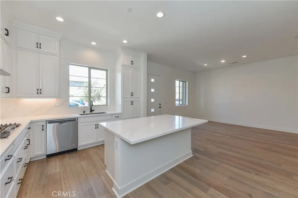 Additional image 12 of 162 Pattern, Irvine, CA 92618