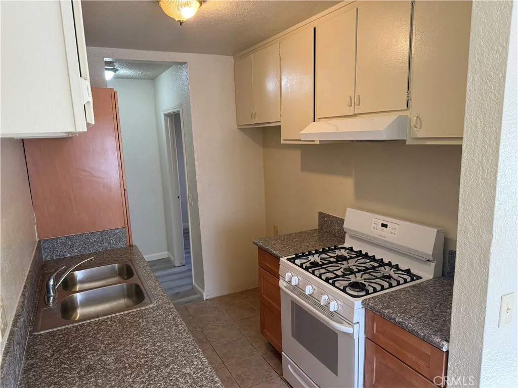 Additional image 4 of 1210 W 104 Street Unit 2, Los Angeles, CA 90044