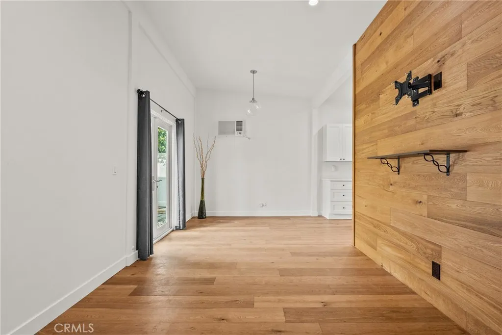 Additional image 120 of 23036 Burbank Blvd, Woodland Hills, CA 91367