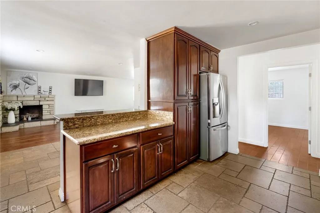 Additional image 12 of 7044 White Oak Ave, Van Nuys, CA 91406