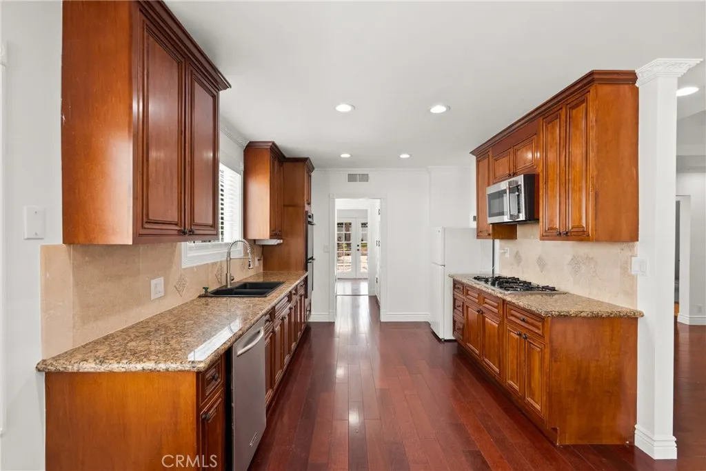 Additional image 15 of 23036 Burbank Blvd, Woodland Hills, CA 91367