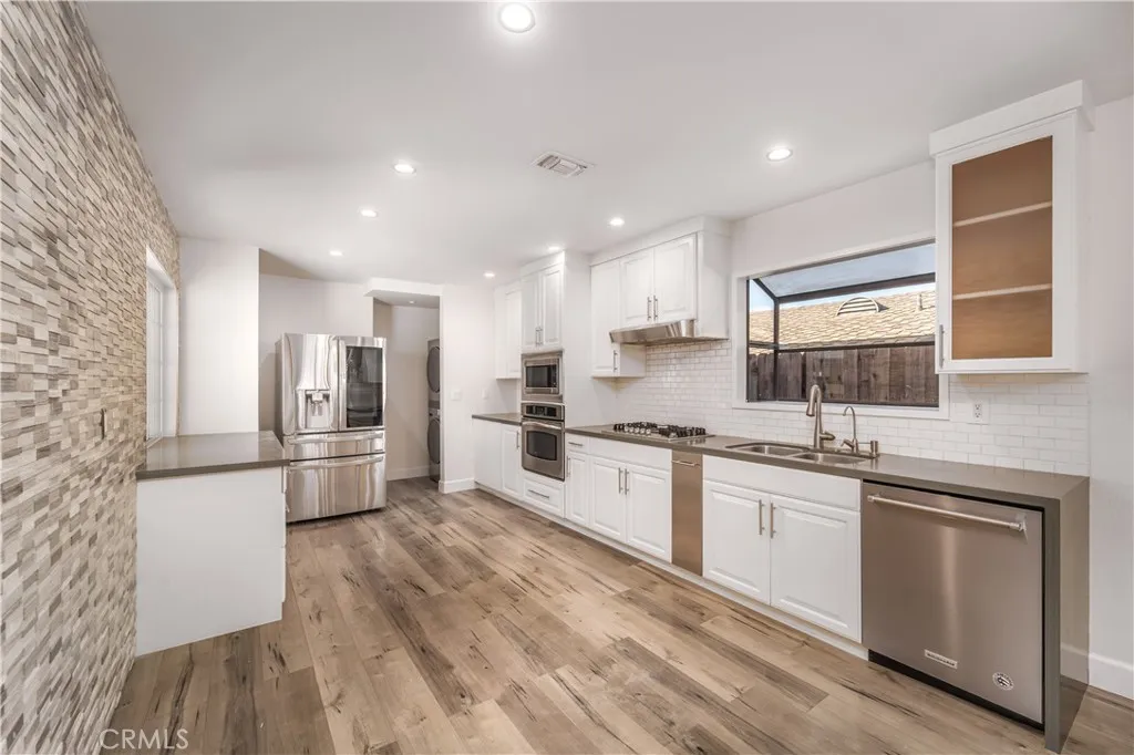 Additional image 28 of 21711 Mulholland, Woodland Hills, CA 91364