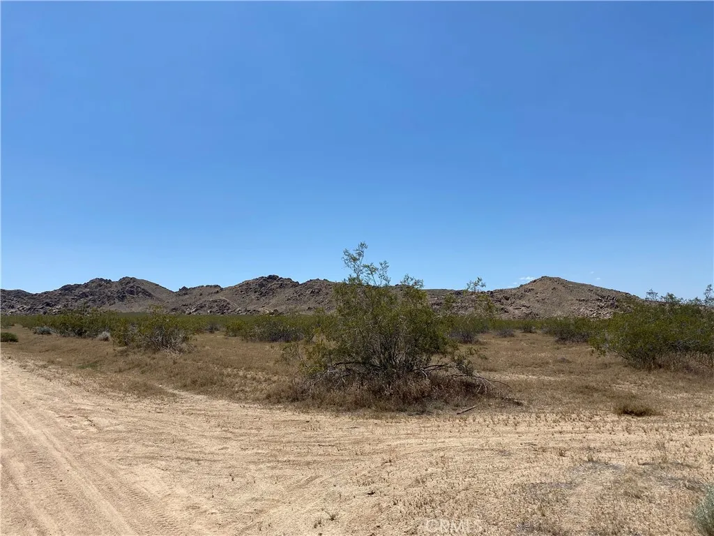 Additional image 5 of 19299 Via Vista, Apple Valley, CA 92307