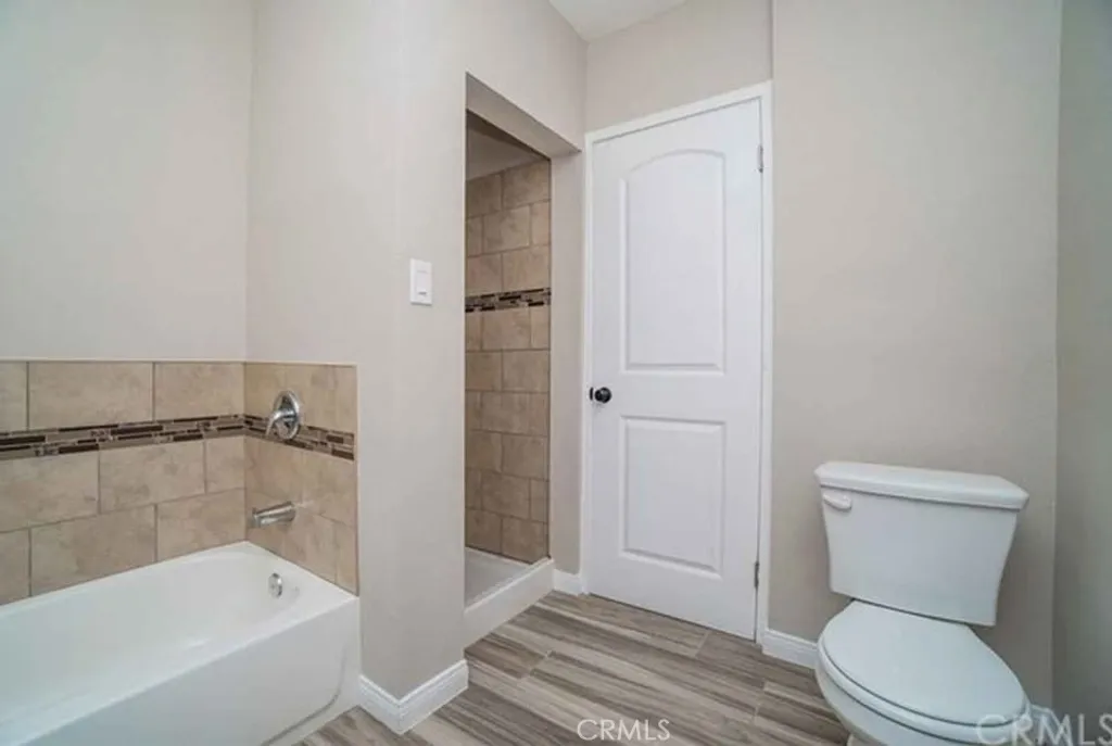 Additional image 15 of 636 W 107th St, Los Angeles, CA 90044