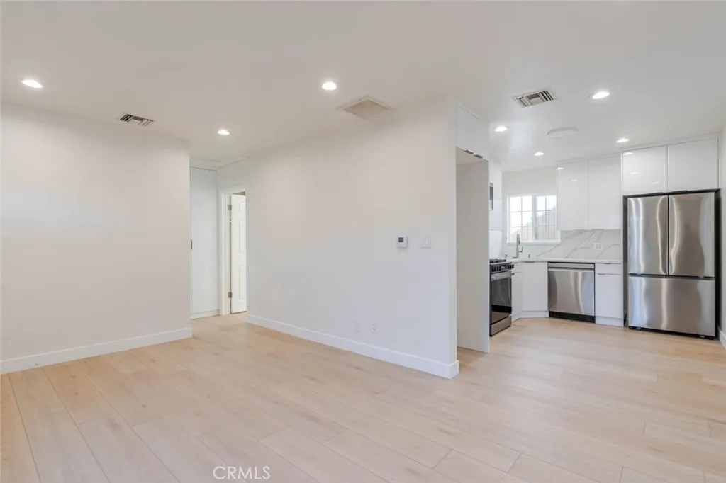 Additional image 14 of 320 E Dryden Street Unit B, Glendale, CA 91207