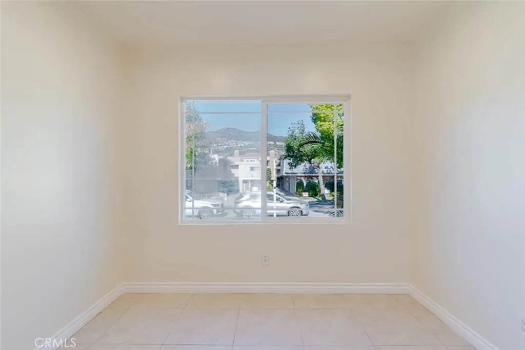 Additional image 10 of 320 E Dryden Street, Glendale, CA 91207