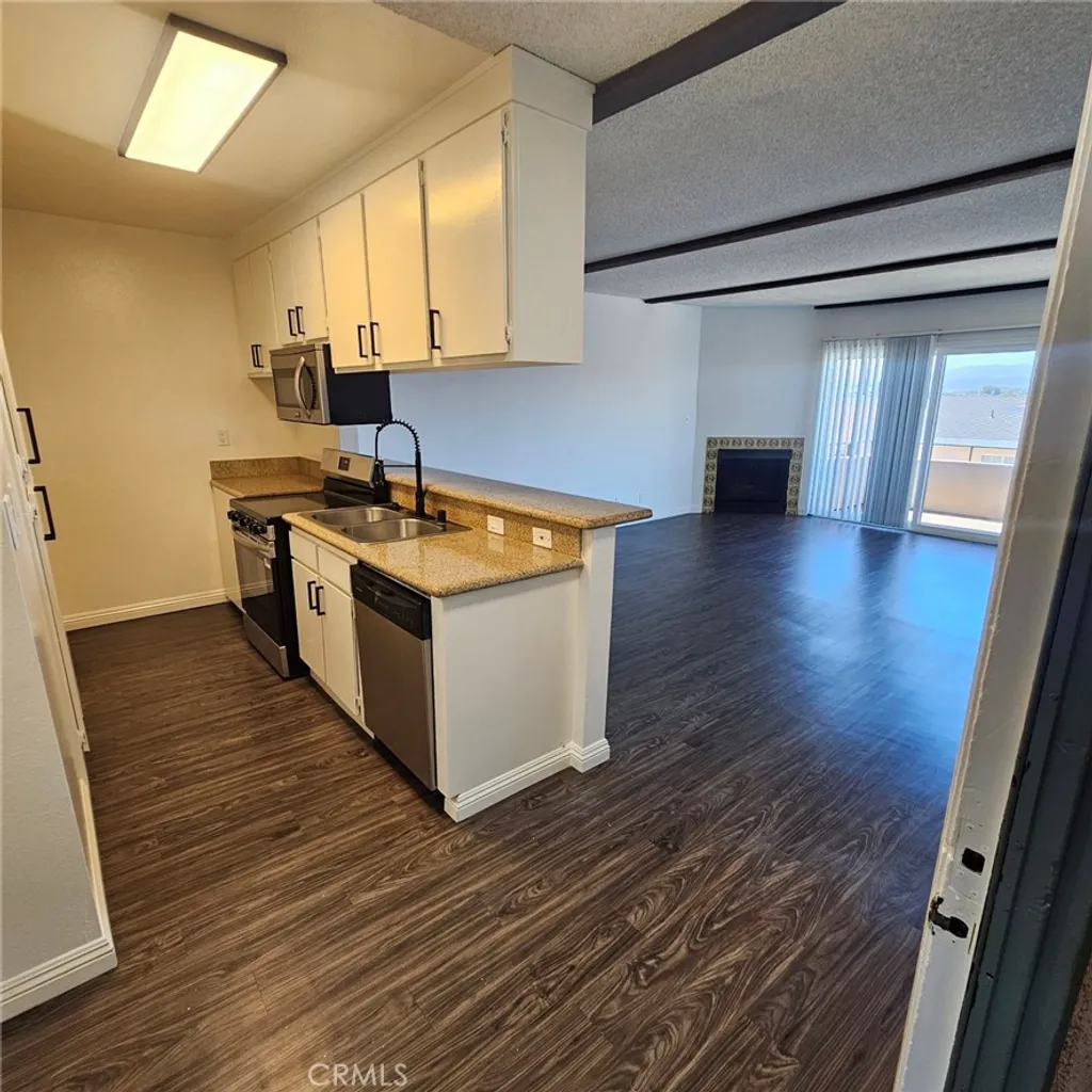 Additional image 8 of 209 S Prospect Avenue Unit 108, Redondo Beach, CA 90277