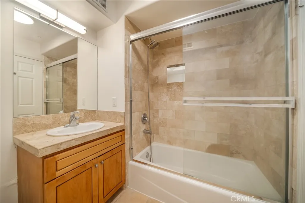 Additional image 11 of 12916 Moorpark Street Unit 201, Studio City, CA 91406