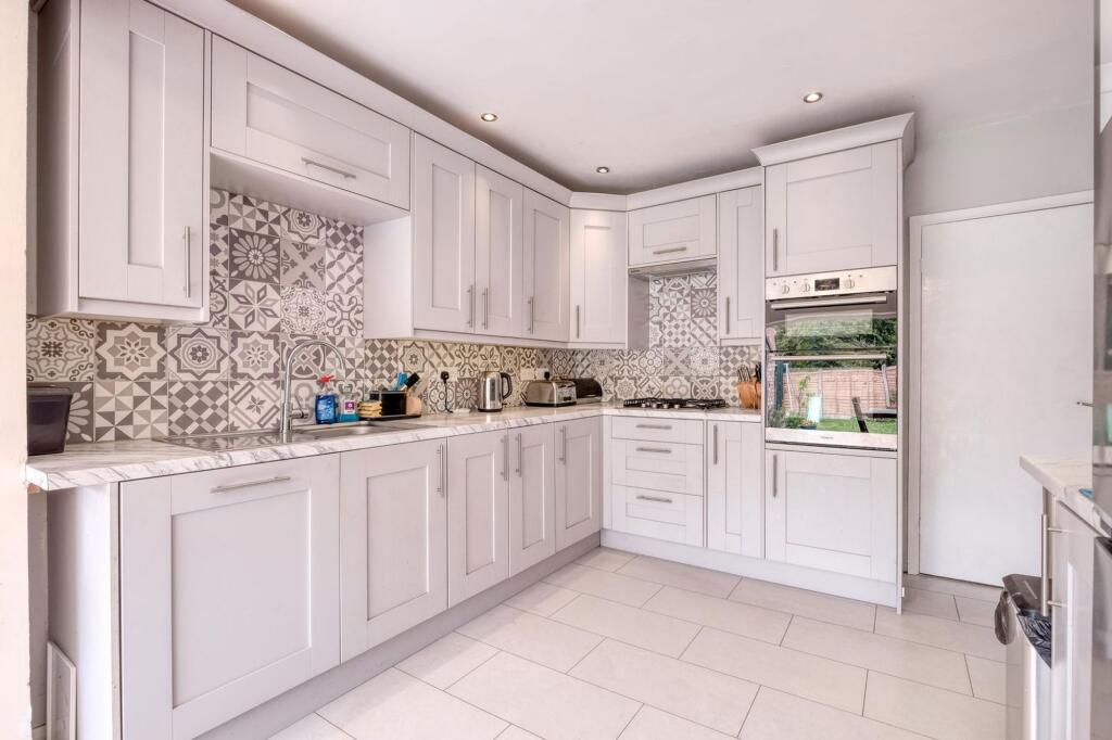 Additional image 5 of Mayhurst Close, Hollywood, B47