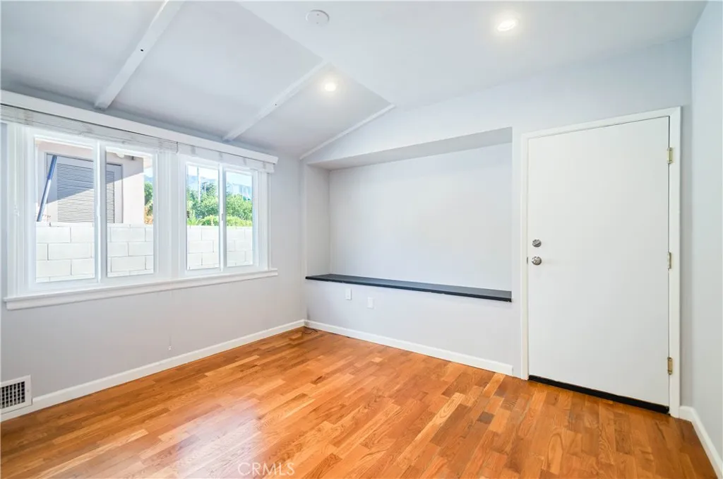 Additional image 10 of 721 E Elmwood Ave, Burbank, CA 91501