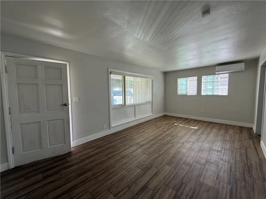 Additional image 31 of 924 W Chestnut Unit 1/2, Santa Ana, CA 92703