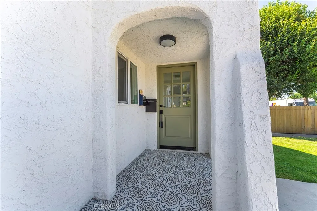 Additional image 3 of 2740 S Sycamore Ave, Los Angeles, CA 90016