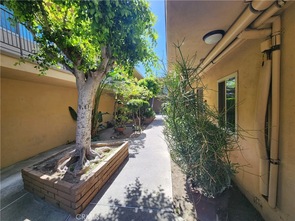 Additional image 77 of 7925 Vineland Ave Unit 26, Sun Valley, CA 91352