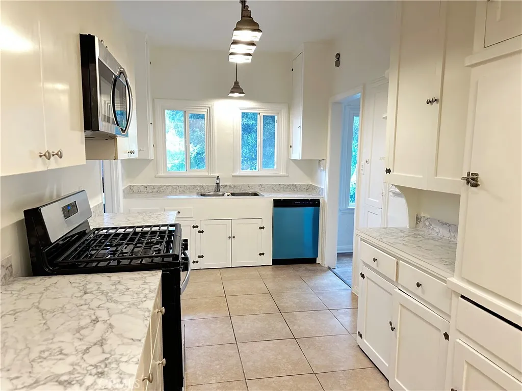 Additional image 10 of 1456 S Fairfax Avenue Unit 2, Los Angeles, CA 90019