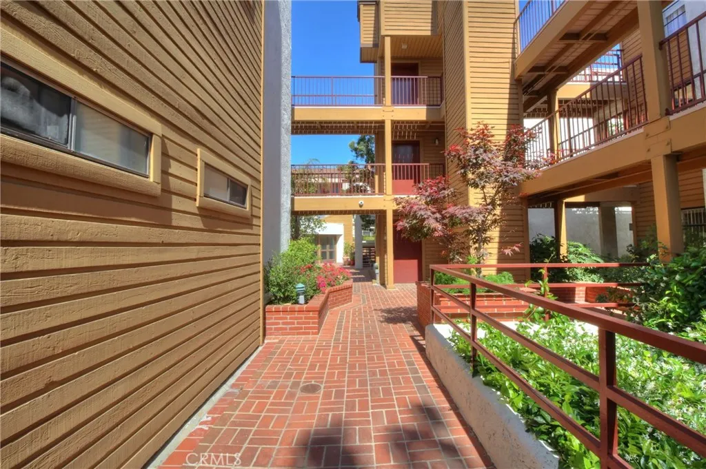 Additional image 77 of 400 N Louise Street Unit 205, Glendale, CA 91206