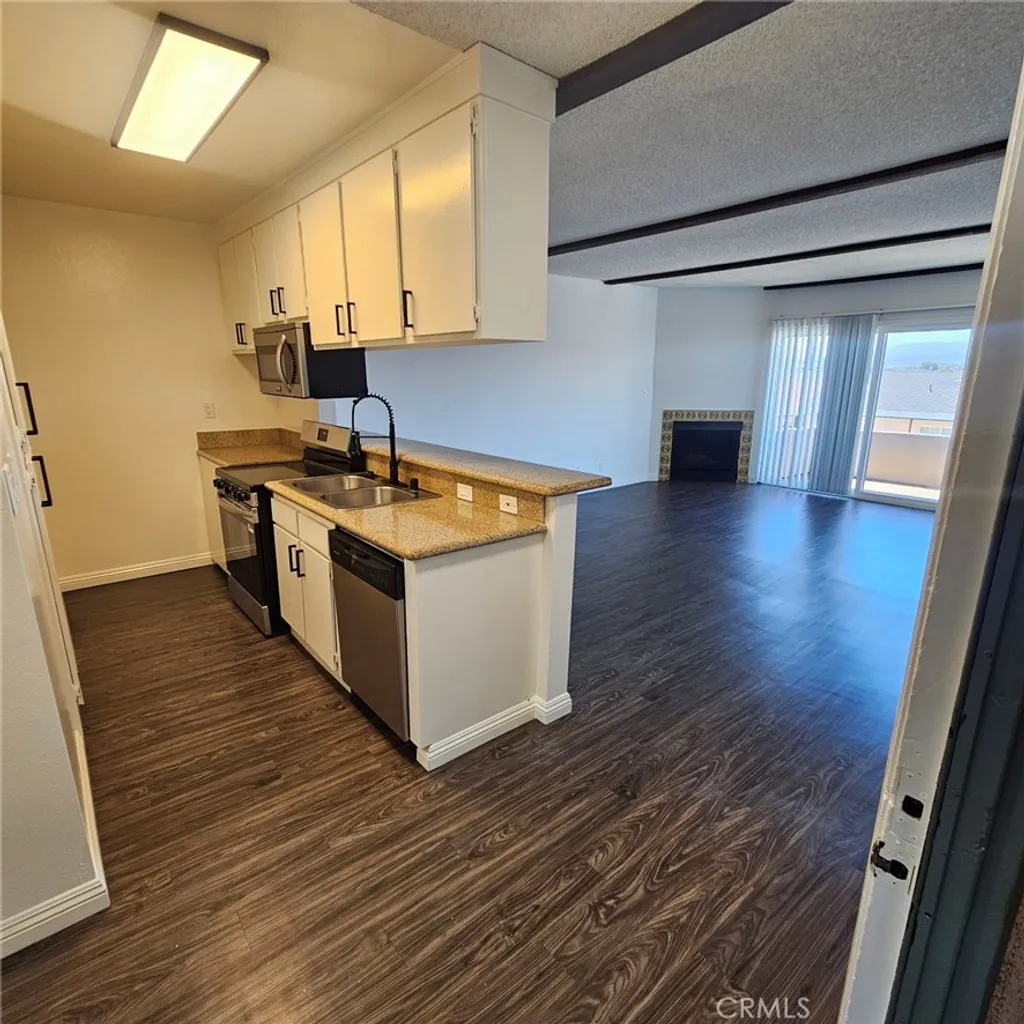 Additional image 8 of 209 S Prospect Avenue Unit 110, Redondo Beach, CA 90277