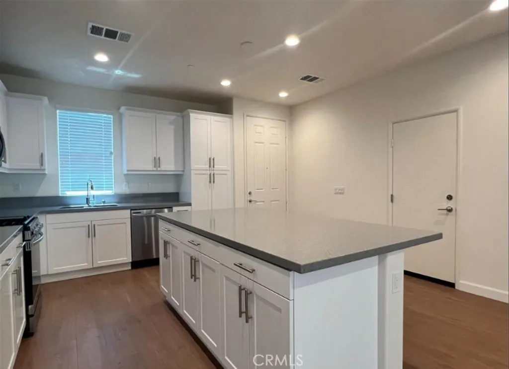 Additional image 2 of 130 Grove Court, Perris, CA 92571