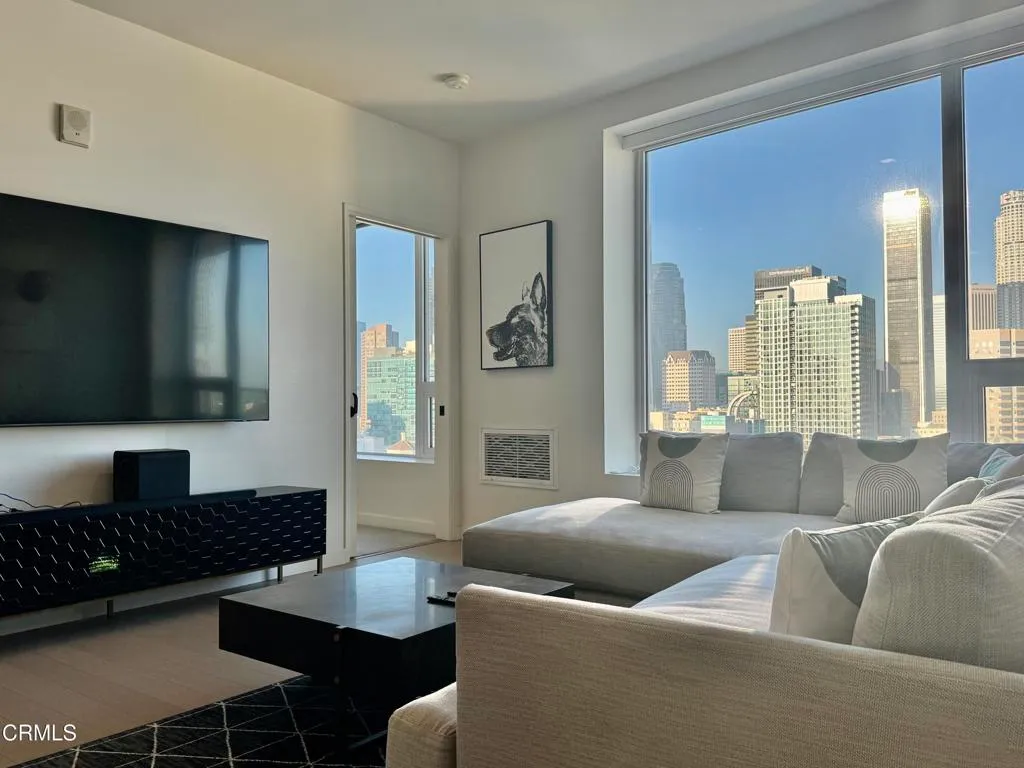 Additional image 2 of 1050 S Grand Avenue Unit 2004, Los Angeles, CA 90015