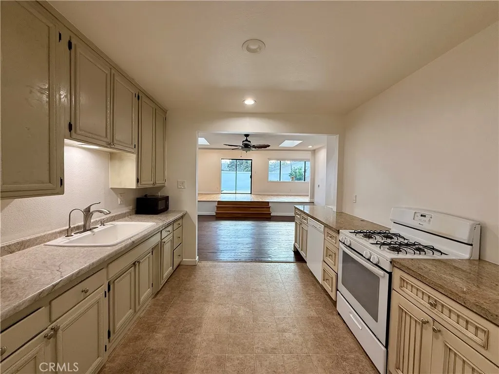Additional image 6 of 14621 Fonthill Avenue, Hawthorne, CA 90250