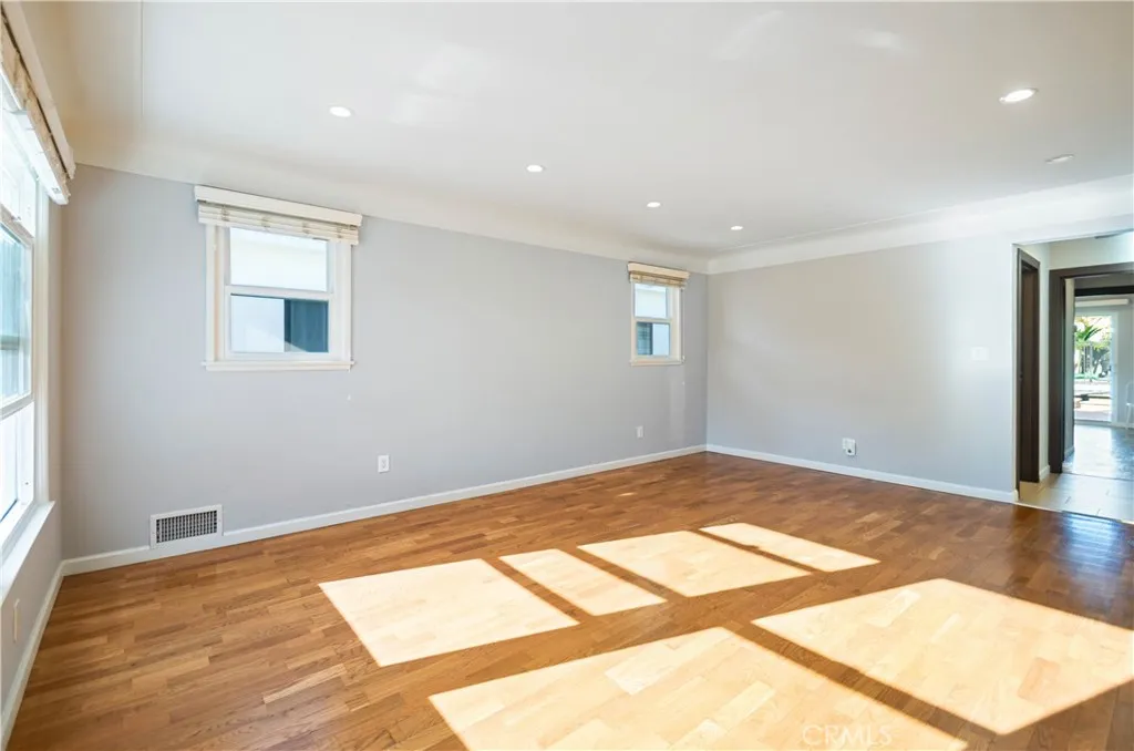 Additional image 30 of 721 E Elmwood Ave, Burbank, CA 91501