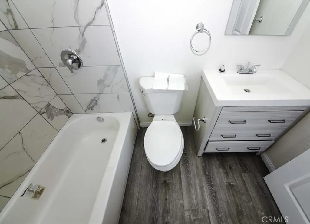 Additional image 11 of 220 W 112th St, Los Angeles, CA 90061