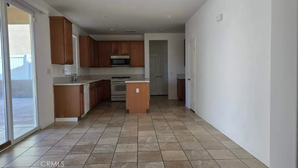 Additional image 3 of 15792 Barrel Cactus Lane, Victorville, CA 92394