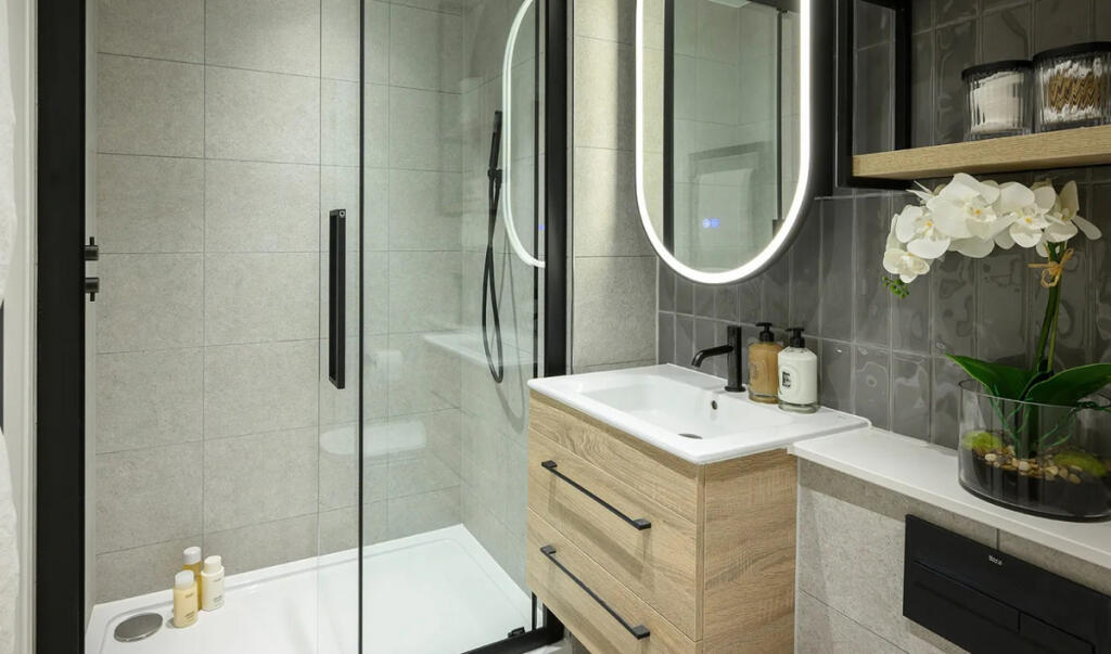 Additional image 7 of Belmont Wharf, Glasswater Locks, B4