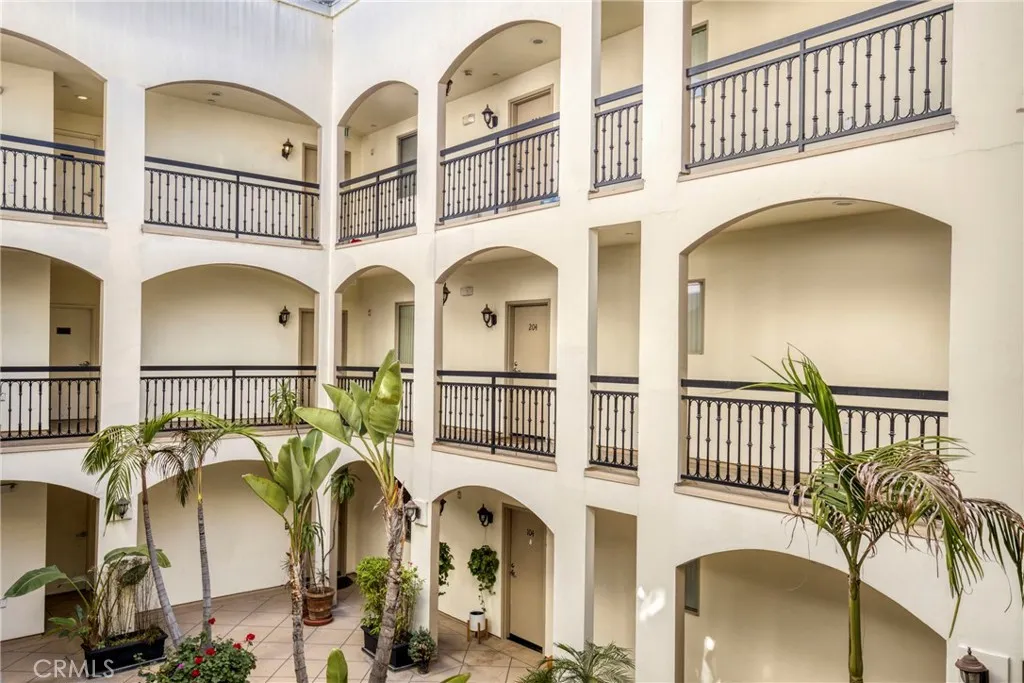 Additional image 30 of 12916 Moorpark Street Unit 201, Studio City, CA 91406