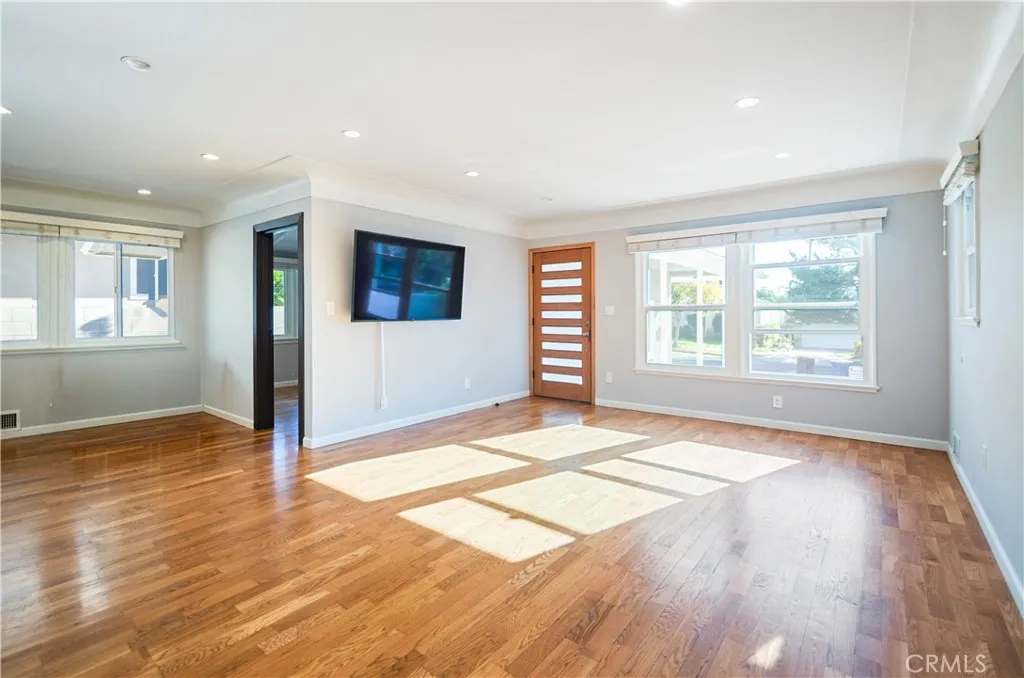 Additional image 31 of 721 E Elmwood Ave, Burbank, CA 91501