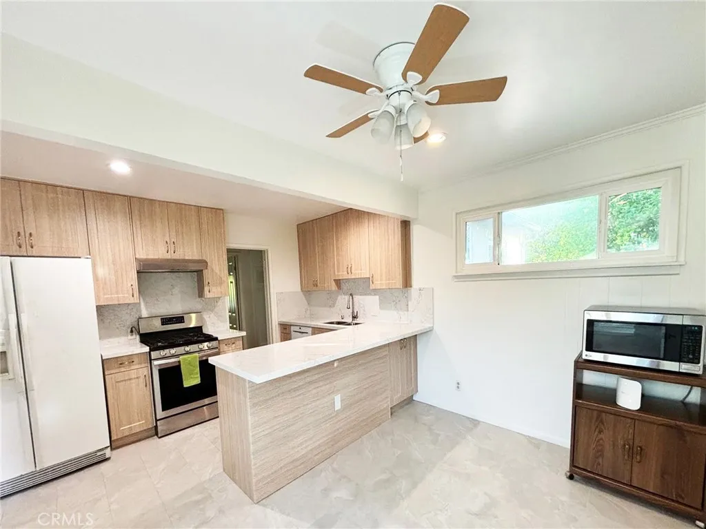 Additional image 6 of 8831 Murietta, Panorama City, CA 91402