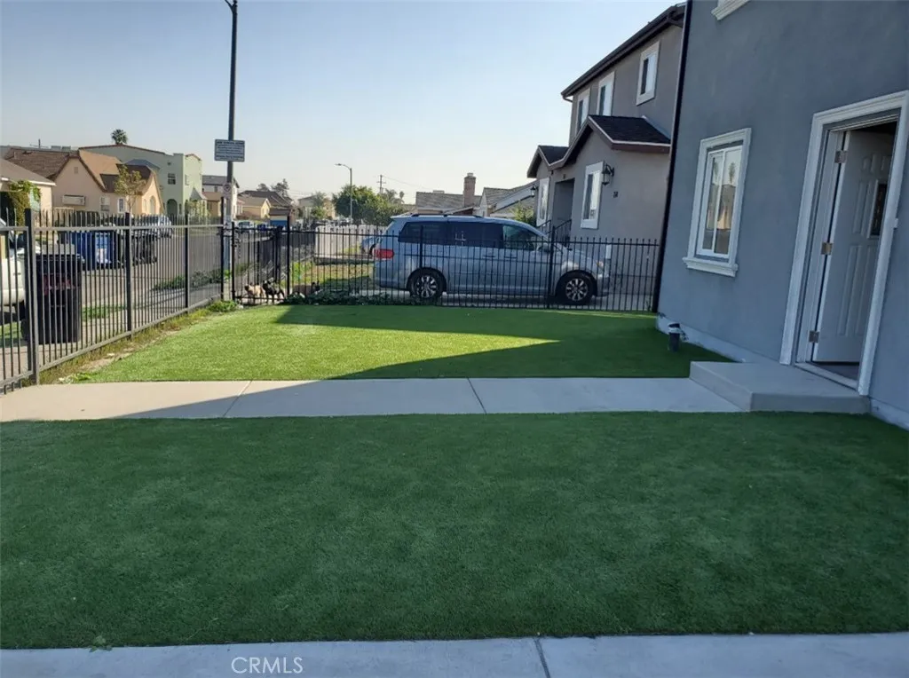 Additional image 5 of 220 W 112th St, Los Angeles, CA 90061