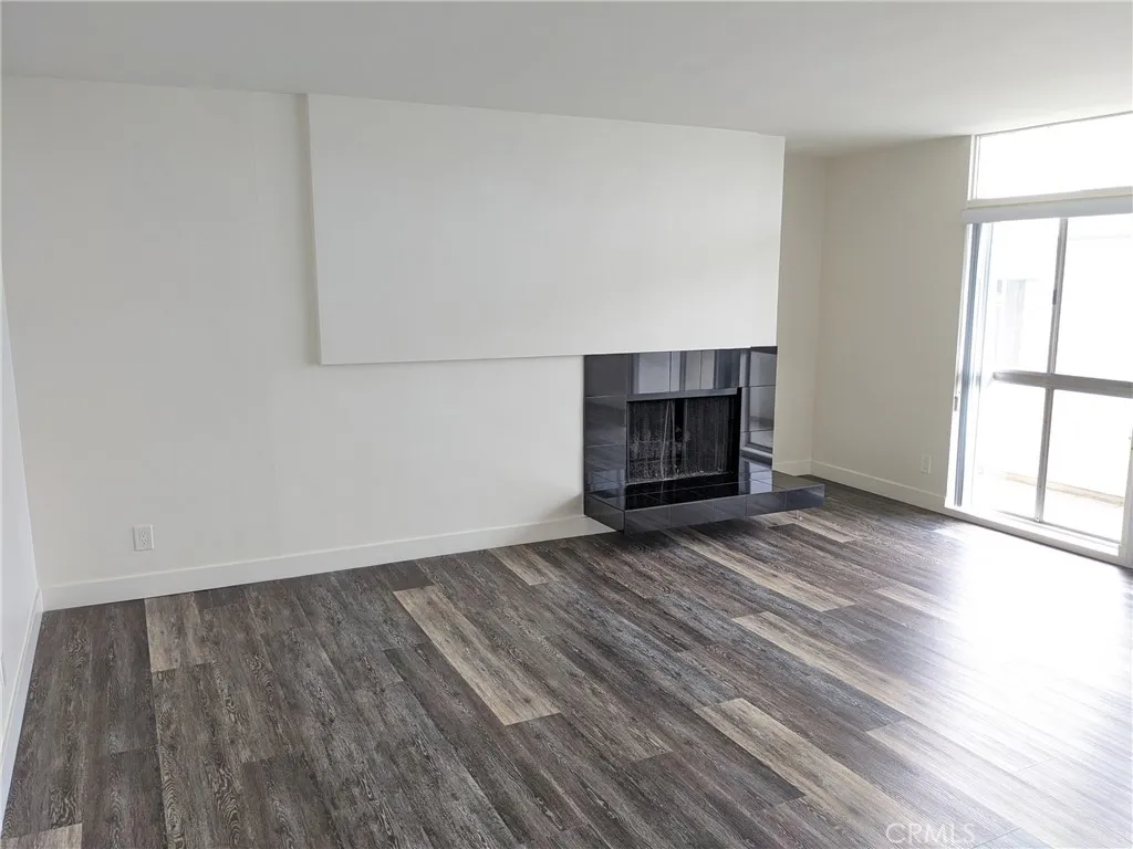 Additional image 2 of 11942 Darlington Avenue Unit 6, Los Angeles, CA 90049